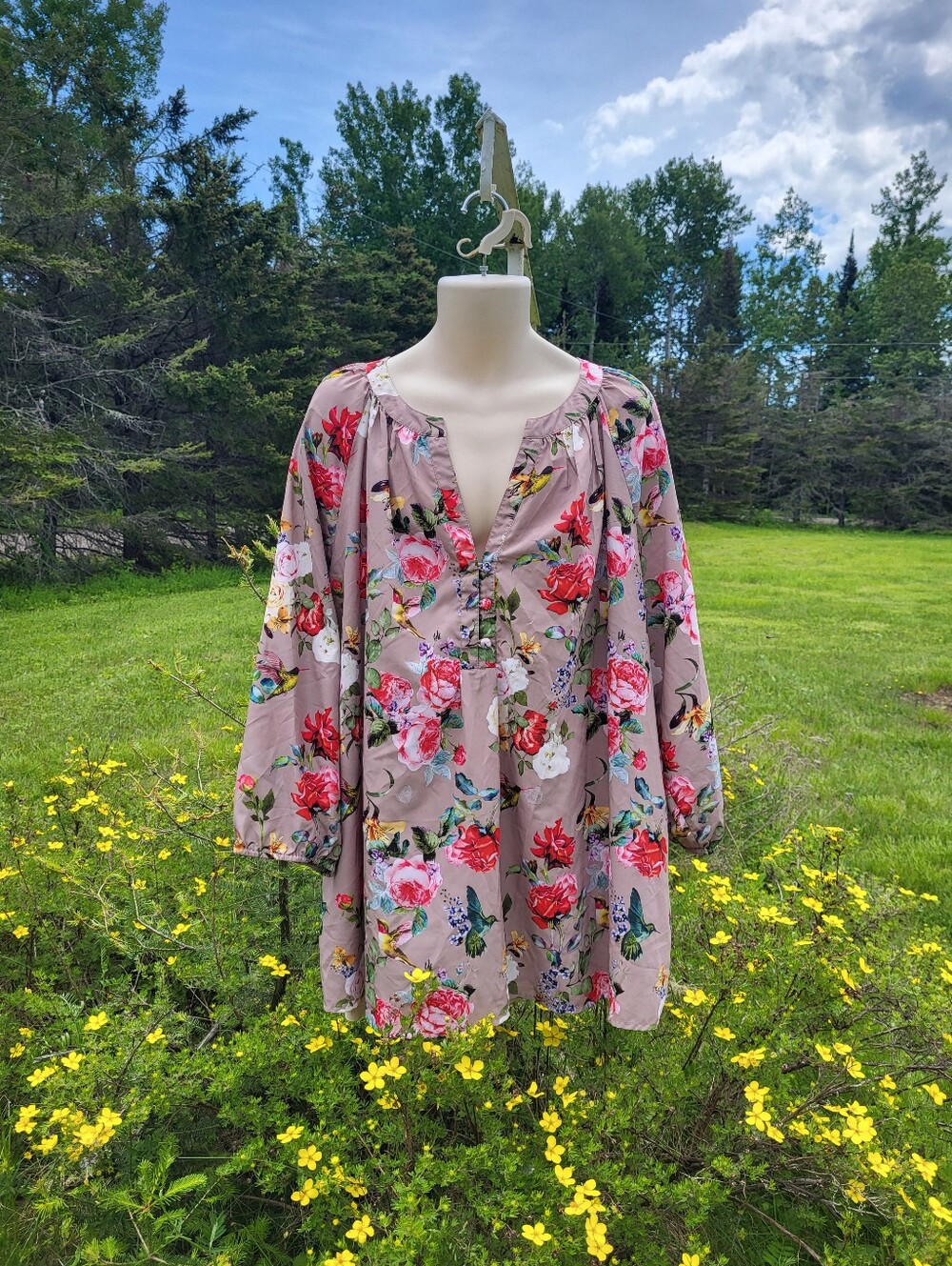 "The Birds & the Bees" ESHAKTI Gorgeous Floral Three-quarter Sleeve Top